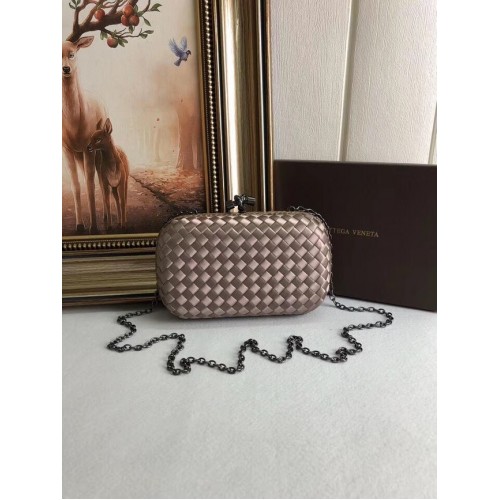 BOTTEGA VENETA Clutch din satin cu noduri și finisaje din piele de șarpe 62548 caisă