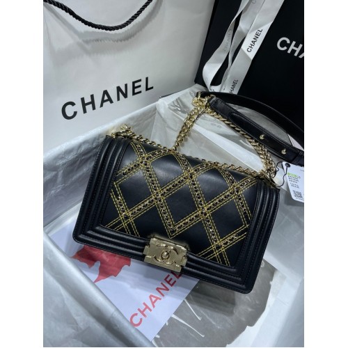 Geantă BOY CHANEL Piele de vițel șifonată, metal auriu A67086 negru