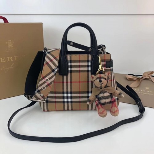 Geantă crossbody BURBERRY Baby Banner în carouri 10443 neagră