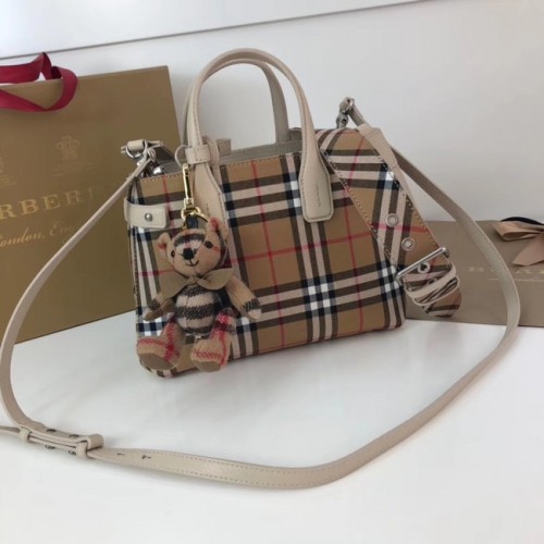 Geantă crossbody BURBERRY Baby Banner în carouri 10443 albă