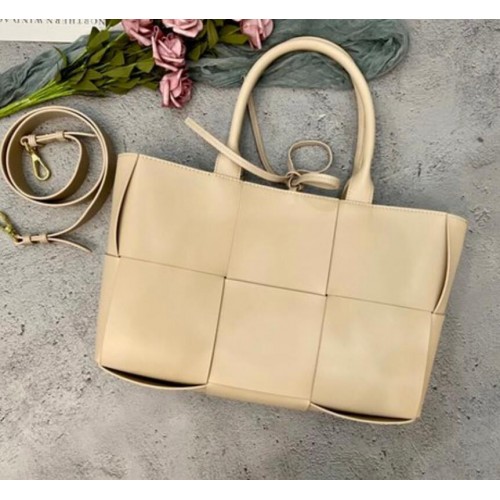 Bottega Veneta ARCO TOTE Geantă tote mică din piele granulată intrecciato 652867 caise