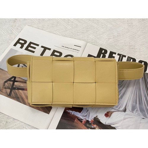 Bottega Veneta Geantă cu curea din piele CASSETTE Mini Intreccio 651053 MIGUDALE