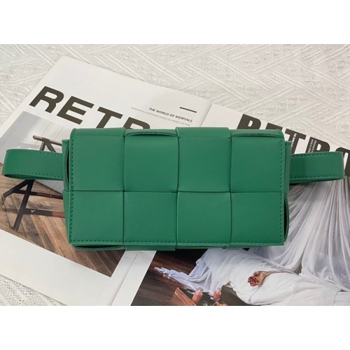 Bottega Veneta CASSETTE Geantă cu curea din piele Mini Intreccio 651053 PARAKEET