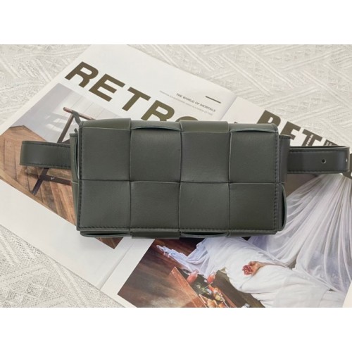 Bottega Veneta Geantă cu curea din piele CASSETTE Mini Intreccio 651053 RAINTREE