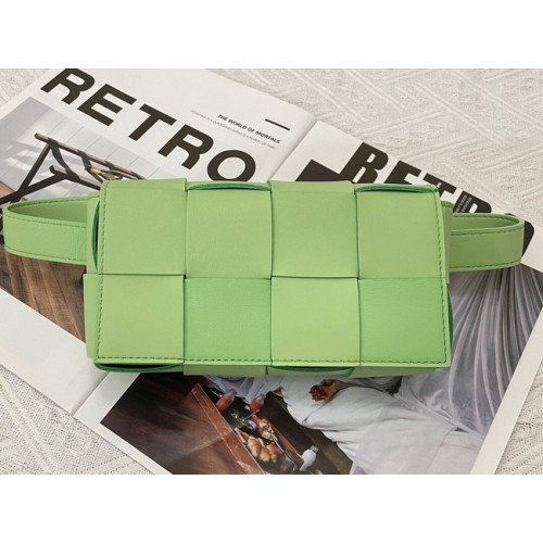Bottega Veneta Geantă cu curea din piele CASSETTE Mini Intreccio 651053 Verde