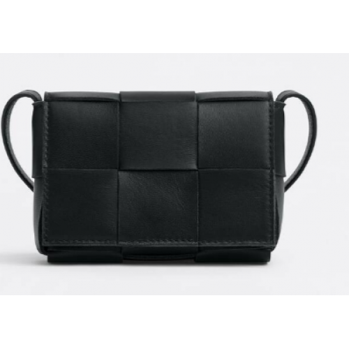 Bottega Veneta Geantă de corp din piele CASSETTE Mini Intreccio 666688 Negru