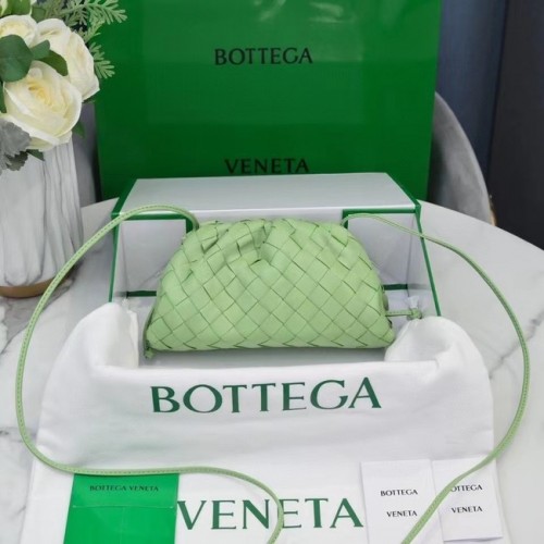 Bottega Veneta MINI POUCH 585852 verde deschis