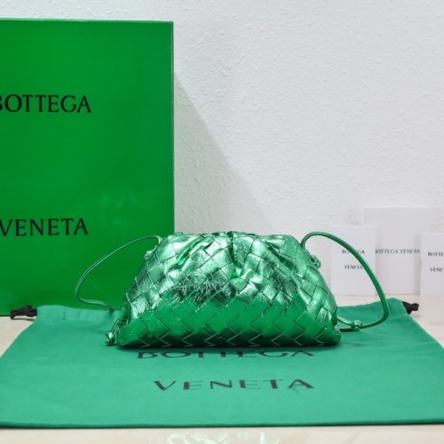clutch Bottega Veneta Mini intrecciato din piele cu curea 585852 verde