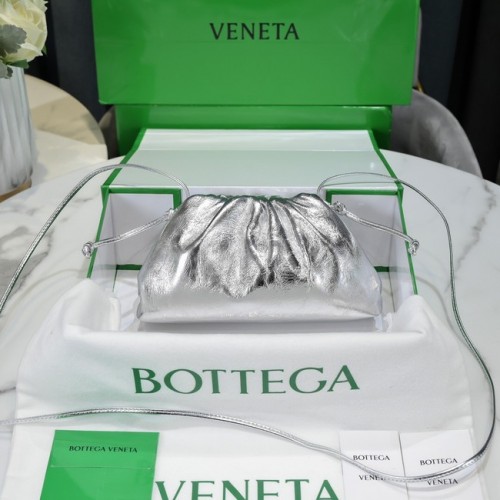 clutch Bottega Veneta Mini intrecciato din piele cu curea argintiu 585852