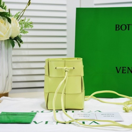 Geantă tip găleată din piele Mini Intreccio Bottega Veneta 680217 Verde strălucitor