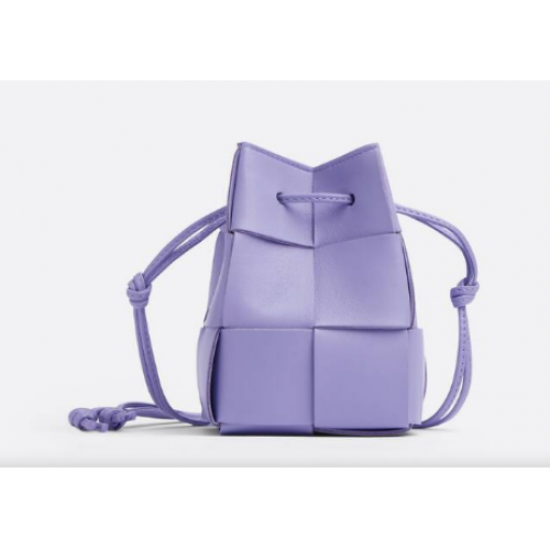 Geantă tip găleată din piele Mini Intreccio Bottega Veneta 680217 Wisteria