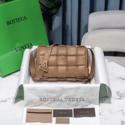 Bottega Veneta PADDED CASETTE BAG 591970 Lemn de santal