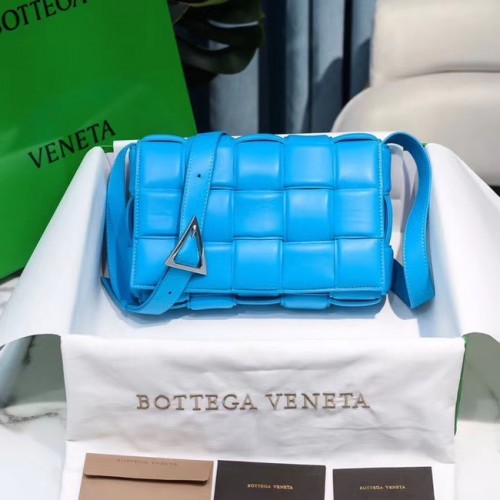 Bottega Veneta GEANTĂ CASETĂ CU CAPSULE 591970 albastră