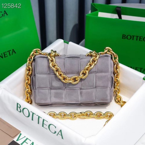 Bottega Veneta PADDED CASSETTE Geantă de catifea 591971 Gri