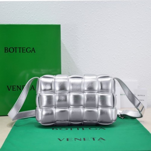 Bottega Veneta Padded Casette 591970 argintiu