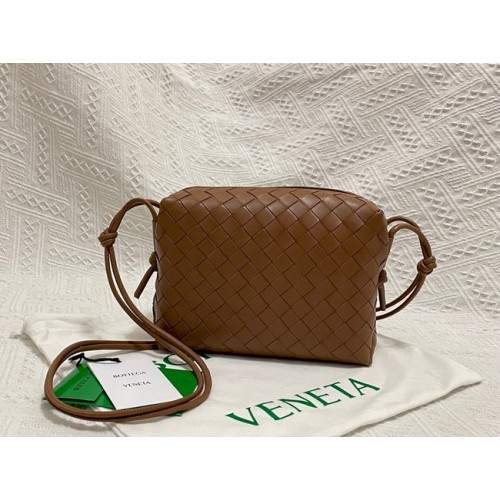 Bottega Veneta Geantă mică de cruce din piele intrecciato 680255 Maro