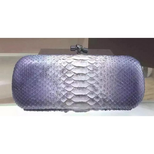 Clutch cu nod din piele cu model șarpe Bottega Veneta 8651C