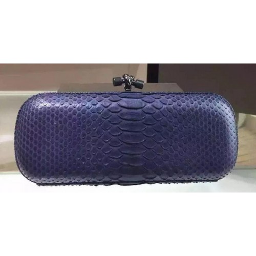 Clutch cu nod din piele cu model șarpe Bottega Veneta 8651K