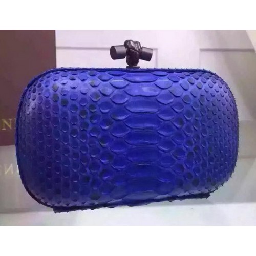 Geantă de mână Bottega Veneta din piele cu model șarpe BV8653 albastră