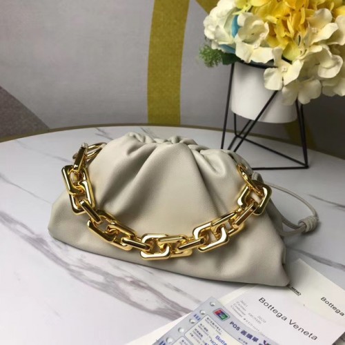 Bottega Veneta PUNGĂ MINI CU LANȚ 620229 gri deschis