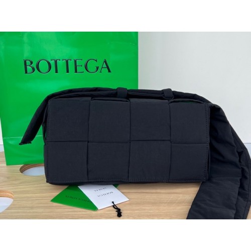 Geantă de umăr Bottega Veneta din nailon 591977 Negru și verde