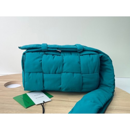 Geantă de umăr Bottega Veneta din nailon 591977 albastră