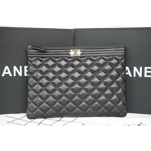 Clutch Chanel Chevron din piele de miel neagră pentru băieți A69253