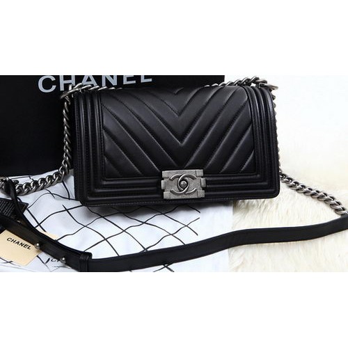 Geantă Chanel Flap Bag pentru băieți, piele de vițel, matlasată cu chevron, A67086, neagră