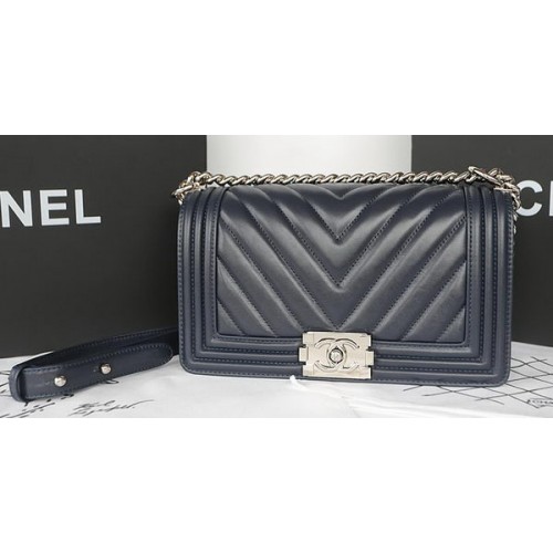 Geantă Chanel cu clapă pentru băieți, originală, din piele de oaie Chevron A67025 Royal