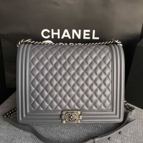 Geantă de umăr Chanel Boy cu clapă, gri, piele de oaie originală A67087 argintie