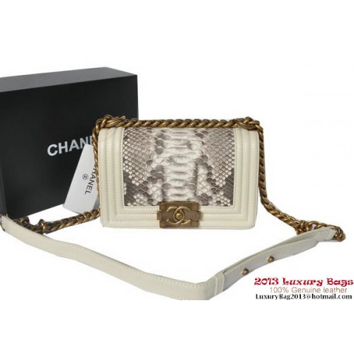 Geantă de umăr Chanel cu clapă pentru băieți, piele de piton A66094 OffWhite