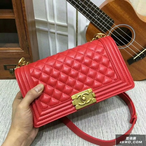Geantă de umăr Chanel Flap Boy din piele de oaie 67086A roșie