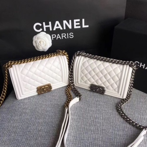 Geantă de umăr Chanel cu clapă pentru băieți, piele de oaie A67085 albă