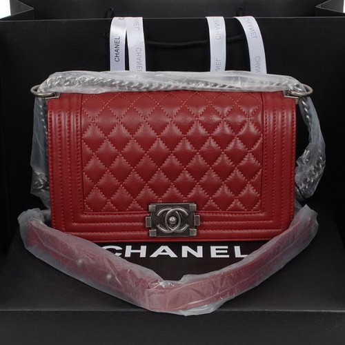 Geantă de umăr Chanel Boy cu clapă din piele de oaie A58500 Maro