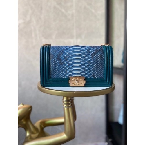 Geantă de umăr Chanel Flap Boy, piele originală Snake AS67086 albastră