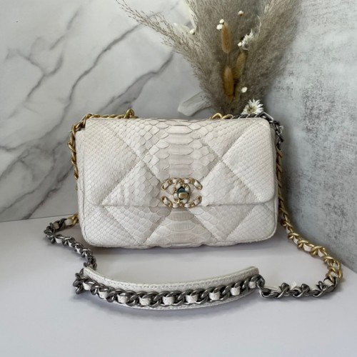 Geantă CHANEL 19 Flap Bag Original din piele de șarpe cu clapă AS1160 Crem