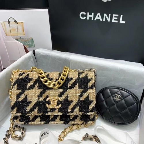 Geantă CHANEL 19 Flap WOC 33817 caisă și neagră