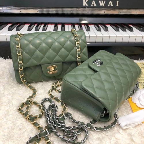 Geantă CHANEL clasică din piele de miel A1116 verde