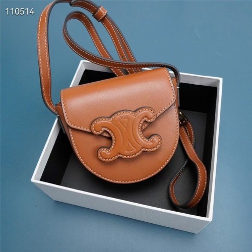 Ceașcă Celine FOLCO CUIR TRIOMPHE din piele de vițel netedă 10J303 maro deschis