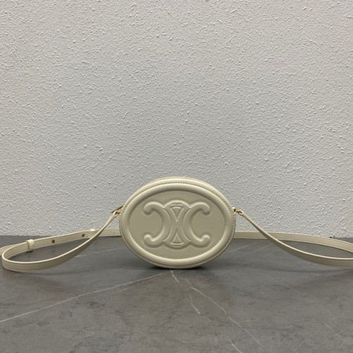 Celine GEANTĂ OVALĂ CUIR TRIOMPHE DIN PIELE DE VIȚEL NETEDĂ 198603 crem