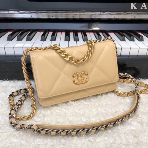 Portofel Chanel 19 Classic din piele de oaie cu lanț AP0957 caisă