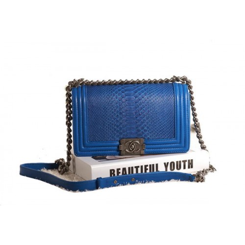 Geantă de umăr Chanel Boy cu clapă, albastră, din piele de șarpe originală A67086 argintie