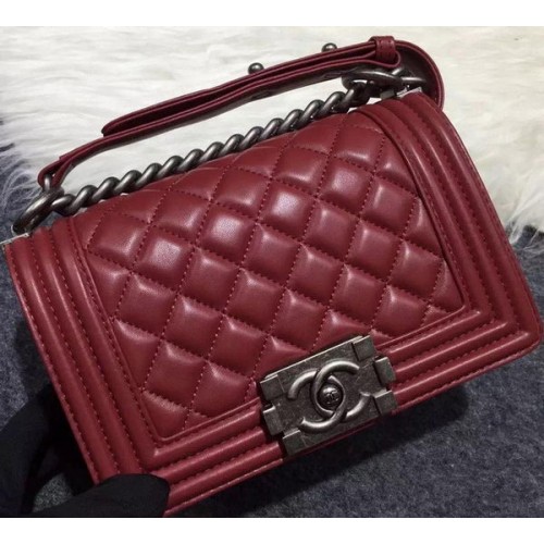 Geantă de umăr Chanel Boy cu clapă, culoare burgundă, din piele de oaie originală A67085 argintie
