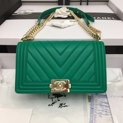 Geantă de umăr Chanel Boy cu clapă, piele de oaie originală A67086 verde