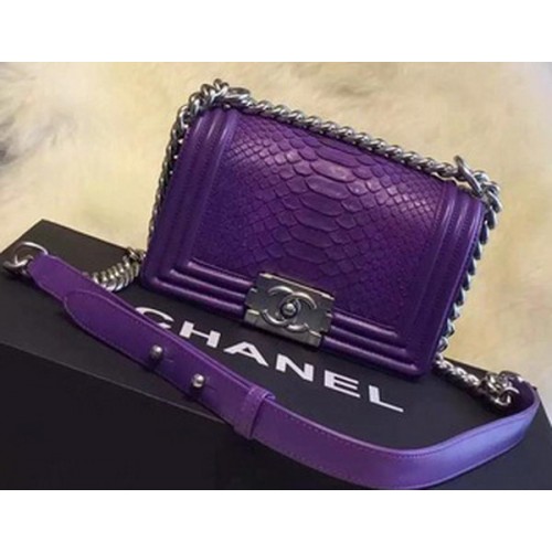 Geantă de umăr Chanel Boy cu clapă, piele de piton A66094 violet