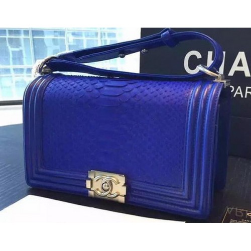 Geantă de umăr Chanel Boy cu clapă, piele Royal Python A66095 argintie