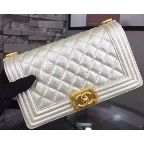 Geantă de umăr Chanel Boy Flap, albă, din piele de vițel originală A8708, aurie