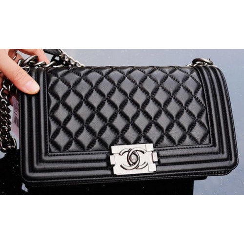 Genți de umăr Chanel Boy cu clapă din piele de oaie A67086 Negru
