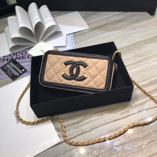 Clutch Chanel Classic cu lanț din piele de vițel granulată, metal auriu A84450 caisă
