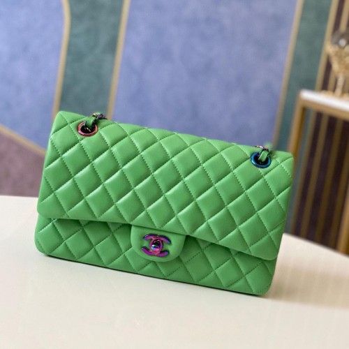 Geantă Chanel Classic din piele de miel, culoare metal, A01112, verde